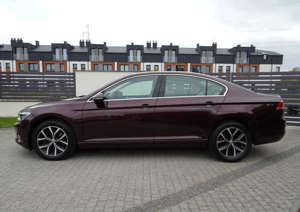 Volkswagen Passat cena 64800 przebieg: 166000, rok produkcji 2018 z Sędziszów Małopolski małe 781